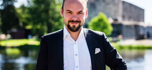 Ville Matvejeffille jatkokausi Savonlinnan Oopperajuhlien taiteellisena johtajana – ”Suunnitelmat ovat todella hyvät”