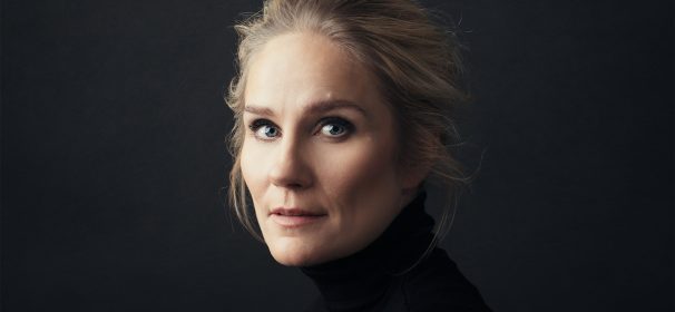 Näyttelijä Laura Malmivaara ensi kertaa oopperanäyttämöllä