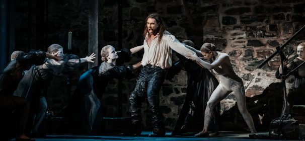 ”Olen odottanut tätä lauluopintojeni alusta asti” – katso Waltteri Torikan esityspäivät